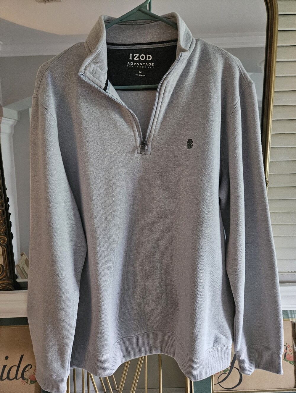 Izod Men’s Light Gray Quarter-Zip Pullover Sweater